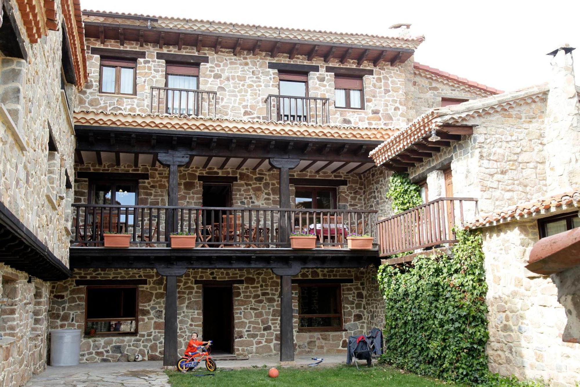 Гостевой дом Casona Santa Coloma Матуте-де-ла-Сьерра Экстерьер фото